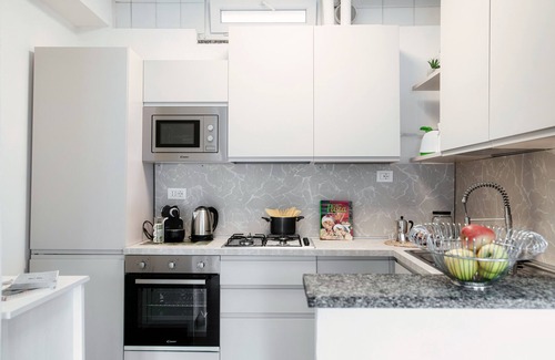 Como Apartment | JOIVY Family Flat W/Balcony