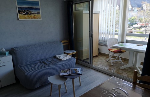 Courseulles-sur-Mer Condo | Joli Appartement Avec Chambre Séparée et Grande Loggia à 200m de la Plage