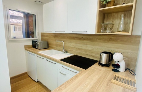 Biscarrosse Plage Apartment | Joli Appartement Type Suite Hôtel entièrement renovée en centre-ville, proche Plage (215)