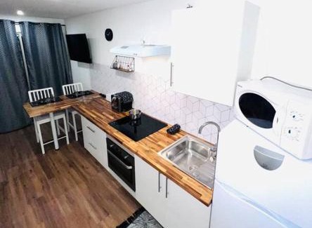 Balaruc-les-Bains Apartment | Joli studio une pièce entièrement rénové et équipé classé 2 étoiles