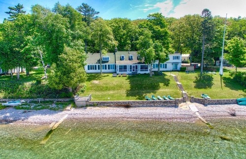 Lake Leelanau Apartment | JOLLI-LODGE~Beach Resort in Leland