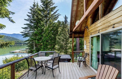 Leavenworth Cabin | Journey's End on Fish Lake