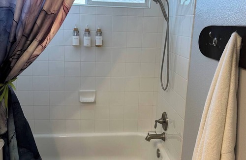 Kyle House | ~ Joyful 3 Bed Retreat - Pool, Music, Games & Fun!