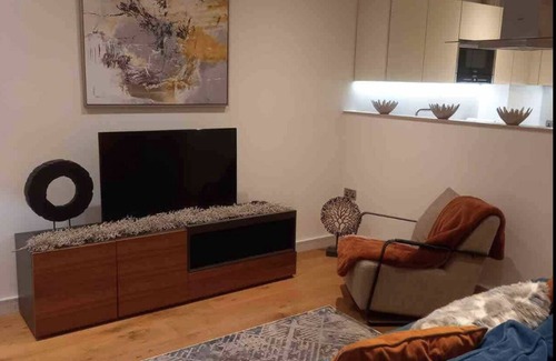 Peninsula Apartment | Juanita Place- Stunning 3bed in Greenwich