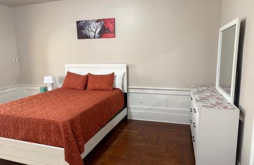 Weequahic Apartment | Judees Comfort 1 Charming 1 bedroom Studio walking distance to Hospital Public Transportation to New York City Airport Downtown Newark Restaurants and night life