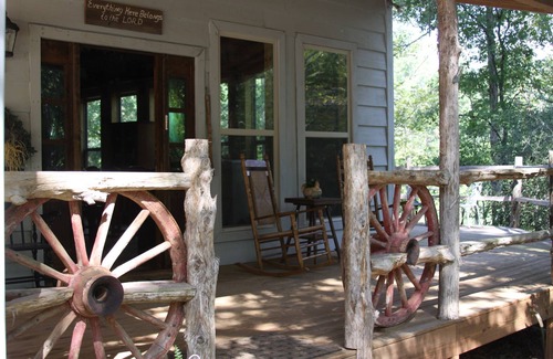 Pine Level House | Junction Park: Rustic Chalet on 75 Acres