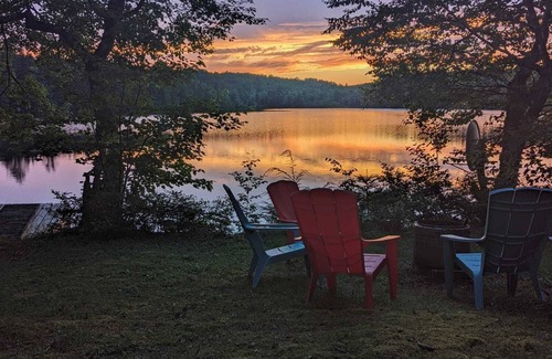 Aldersville Cottage | June's Haven" is a picturesque lakeside cottage perfect for fishing