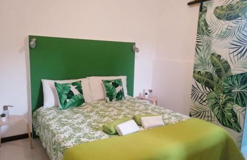 Quartu Sant'Elena Apartment | Jungle Room