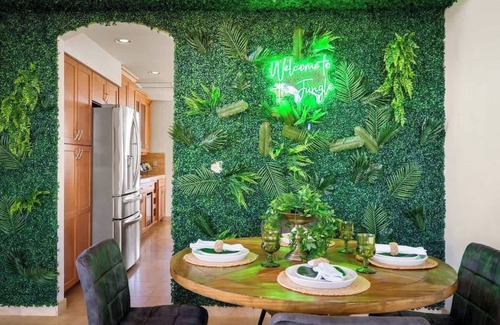 Homestead I HOA House | Jungle Themed Retreat w/Pool | Jacuzzi |Game Room