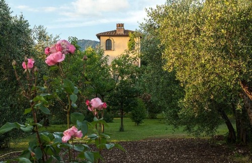 Sesto Fiorentino Apartment | Junior Suite in renaissance Villa with pool close to Florence
