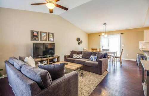 Larkspur House | Juniper Getaway Dreamy Kitchen Pet Friendly