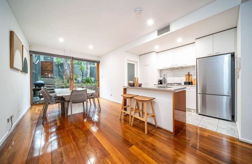 Kent Town Villa | ★Juniper on Rundle★Wifi✔︎Balcony✔︎Shopping✔︎Cafes