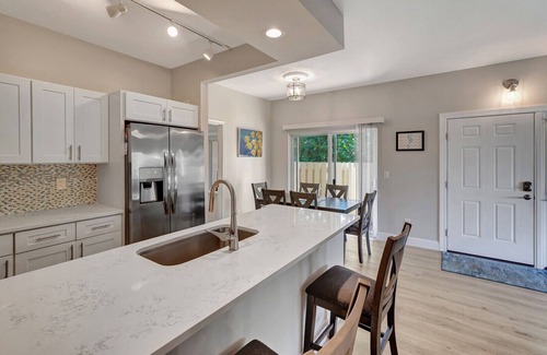Bella Vista Condo | JupRent's - Beachy Keen - 2Bed/2Bath -Jupiter - Beach Pool Golf Fishing Biking