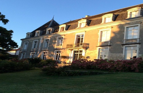 Hastingues Apartment | Jurançon apartment, accommodation in the Château d'Estrac