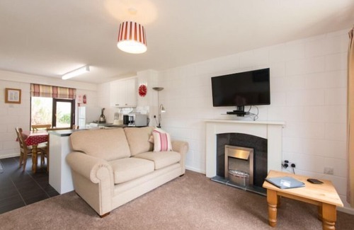 Holywell Apartment | Just a few steps from the beach!