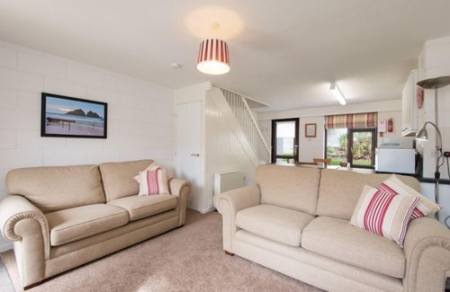 Holywell Apartment | Just a few steps from the beach!