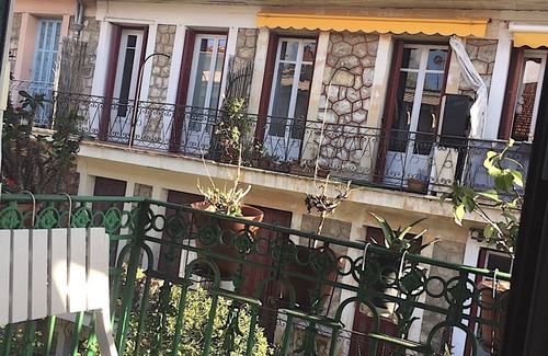 Les Baumettes Apartment | Just a stone's throw from the beach, a charming family apartment.