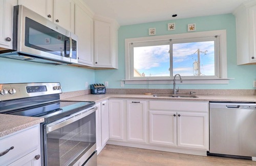 South Nags Head House | Just Beachy – Steps from Ocean, Hot Tub