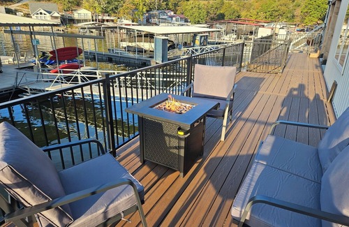 Rocky Mount House | Just Dock It | Lakefront Luxury for the Whole Family | Sleeps 14+ | Private Dock + Game Room