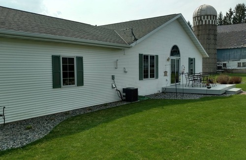 Suamico House | Just Like Home, Private Rooms, Sleeps 16(No Bunk Beds), 13 Miles To Lambeau