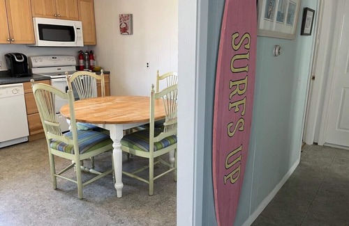 Eastward Look House | Just steps away from one of Narragansett's favorite family beaches!