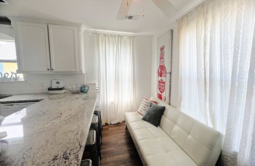 Surfside Beach House | Just Take It Easy - Modern Decor, Chill Vibe!