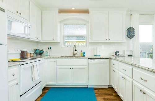 Surfside Beach House | Just Take It Easy - Modern Decor, Chill Vibe!
