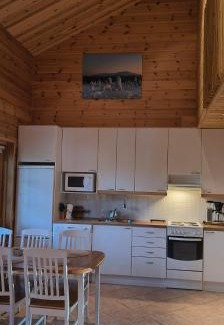 Yllas Ski Chalet | Kaarni 1km Ylläksen laskettelurinteisiin - uudet varaukset lokakuusta 2025 alkaen sisältävät liinavaatteet ja loppusiivouksen