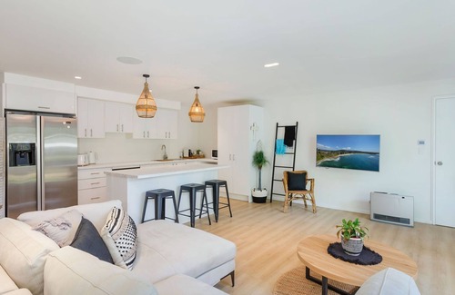 Newport Apartment | Kahakai Garden Just footsteps from the beach