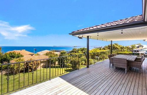 Killcare Heights House | Kai Lani by HolidayCo.