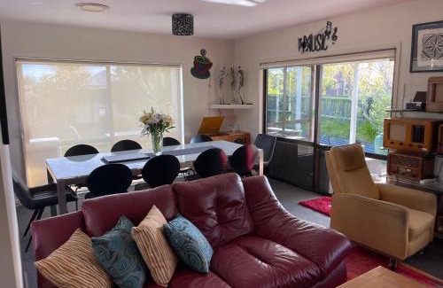 Kaiapoi House | Kaiapoi Village House Deluxe Bedroom with Ensuite