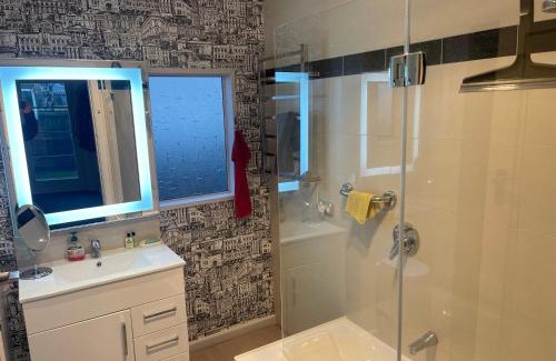 Kaiapoi House | Kaiapoi Village House Deluxe Bedroom with Ensuite