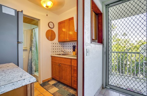Historic Kailua Village Apartment | Kailua-kona Vacation Rental - Walk to the Beach!