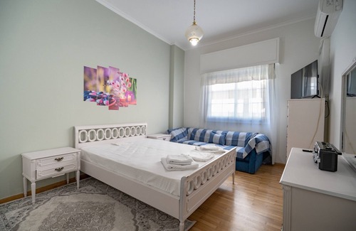Kaisariani Apartment | Kaisariani 2 bedrooms 4 pers apartment
