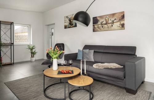 Dinkelsbuehl Apartment | Kaiser Franz: Central|Kitchen|Workplace|Parking - Lucky Moment Apartments