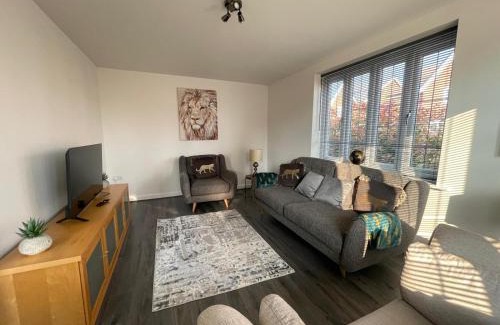 Twigworth House | Kale Drive House Long Stays Welcome Free Parking, Sleeps 6