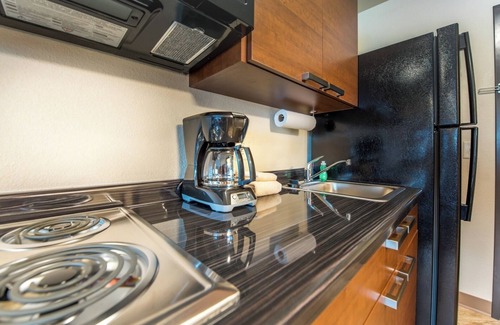Kalispell Hotel | Kalispell Lodging w/Kitchen | Free Onsite Parking, Pet-Friendly