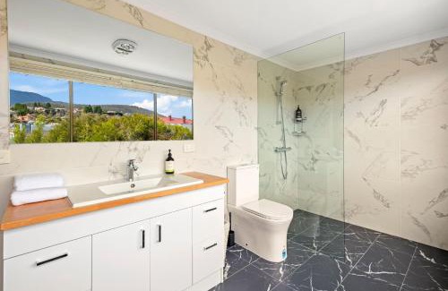 New Town House | Kallara House walk to restaurant strip