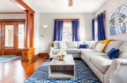 South Hyde Park House | Kansas City Historic Getaway: 5★ Location, Royal Beds, Game Room, BBQ & Fire Pit