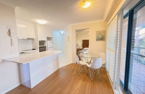 Surfers Paradise Apartment | Karana Palms Resort