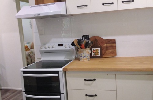 Brisbane Waterfront House | 'Kardinia' Holiday Home close to Dalpura Beach and boat ramp.