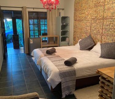 Oudtshoorn House | Karoozin Village