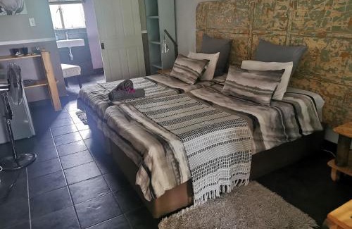 Oudtshoorn House | Karoozin Village