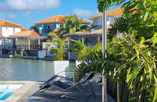 Kralendijk House | Kas Azul - Water front with private pool