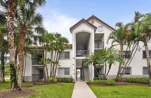 Delray Beach Apartment | Kasa | Inviting 2 BD + Amenity Access | Delray Beach