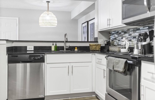 Delray Beach Apartment | Kasa | Tranquil 1 BD + Onsite Gym Access | Delray Beach