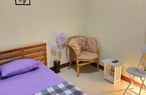 Madiun House | Kaswari Home-entire cozy home, close to Aston, PSC, Sleko & famous attractions.