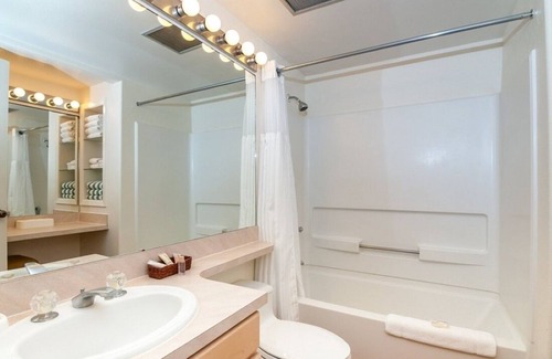 Hanamaulu Resort | Kauai Beach Villas Resort 1 Bedroom with Pool