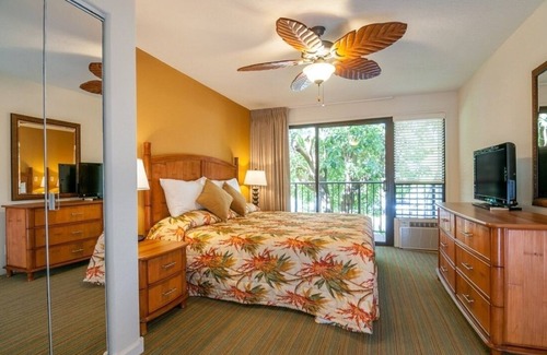 Hanamaulu Resort | Kauai Beach Villas Resort 1 Bedroom with Pool