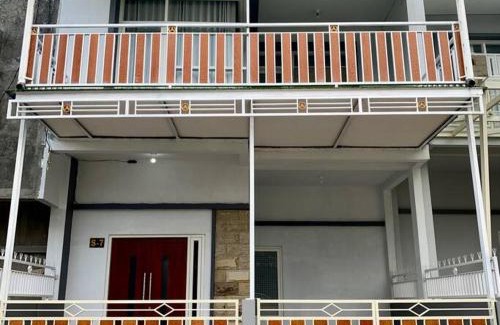 Oro Oro Ombo Villa | Kayz Villa Batu dengan Kolam Renang Pribadi